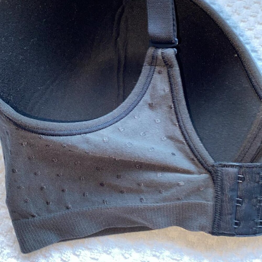 Bali Comfort Revolution Shaping Wireless Smoothing Bra - Picture 5 of 8